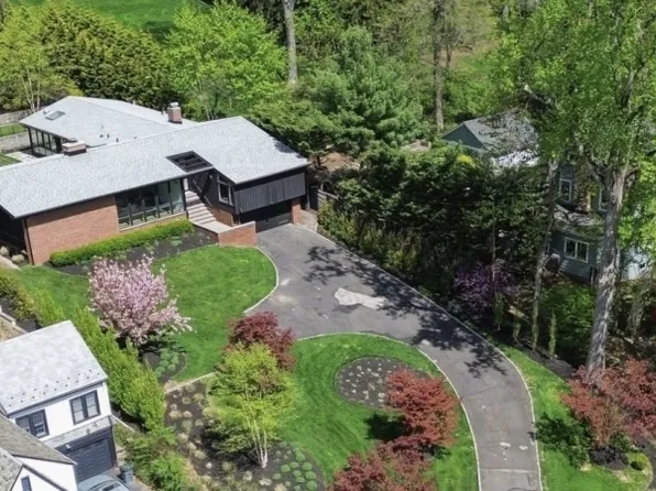 293 Wyoming Ave, Maplewood, NJ 07040