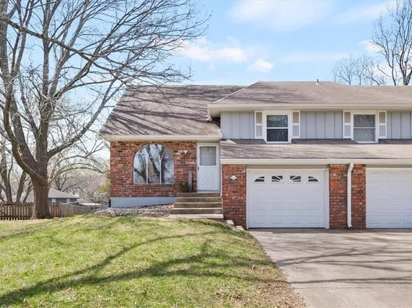 1917 E Lindenwood Cir, Olathe, KS 66062