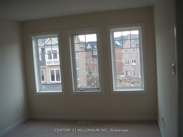 62 Magdalene Cres — Photo 5