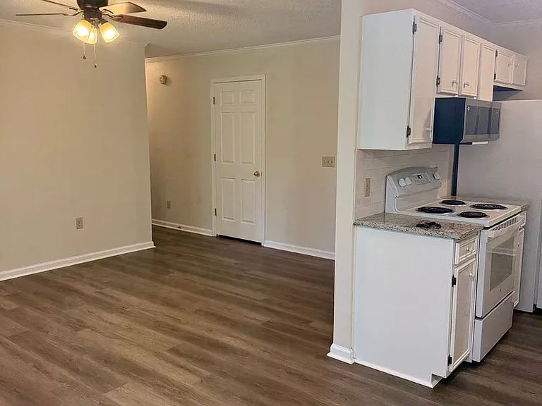 403 Wormwood Ln #C — Photo 7