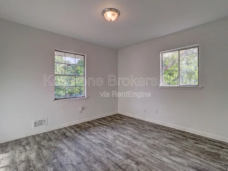 8774 Channing Dr — Photo 13