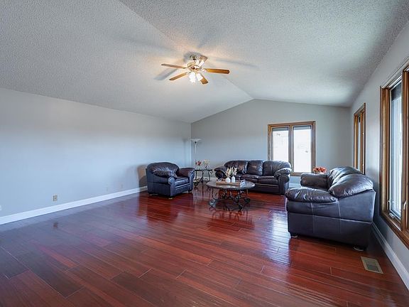 4th image of 10 Leed Rd