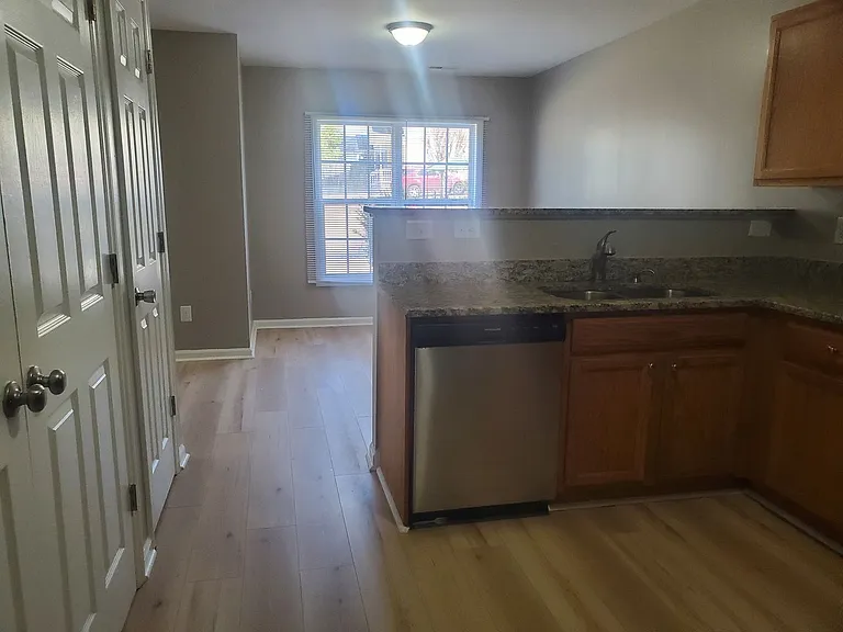 1136 Drew St — Photo 3