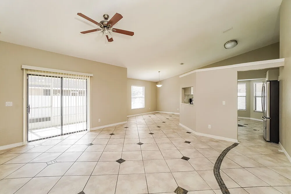 3 bed, 2.0 bath, 1780 sqft, $3,940 — Photo 4