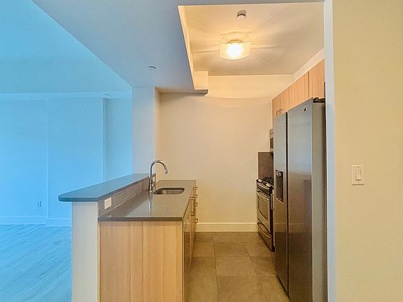 5th image of 229 W 60th St APT 5J