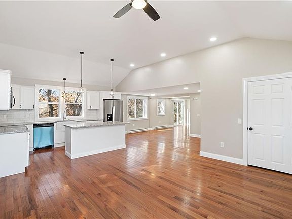 3rd image of 9 Elmgrove Ave