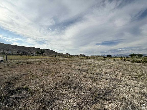 3rd image of 2773 S Old Wellington Rd