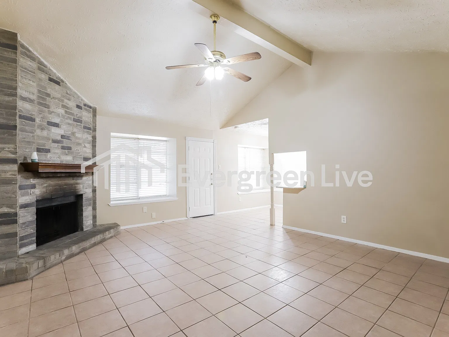 3 bed, 2.0 bath, 1276 sqft, $1,745 — Photo 4
