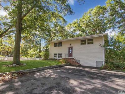 442 Old Town Rd, East Setauket, NY, 11733