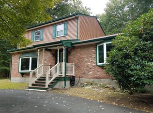 190 Hemlock Rd, Tannersville, PA 18372