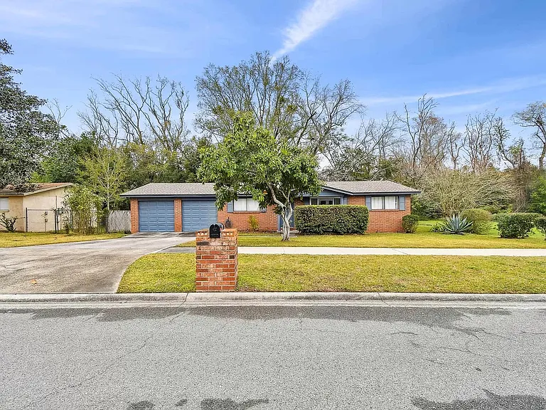8657 Moss Haven Rd — Photo 2