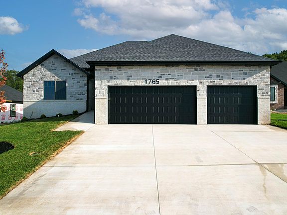 2nd image of 1765 W Gaslight Drive