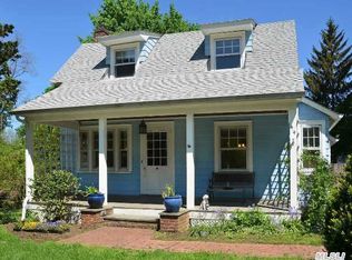 44 Hawthorne Rd, Sea Cliff, NY 11579