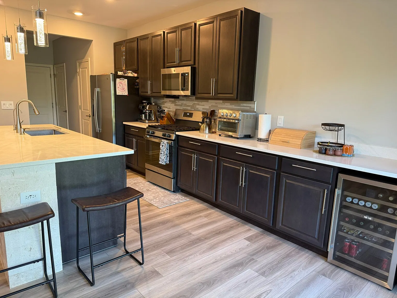 3 bed, 2.5 bath, 1767 sqft, $3,150 — Photo 2