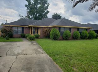867 Birchwood Ln, Hinesville, GA 31313