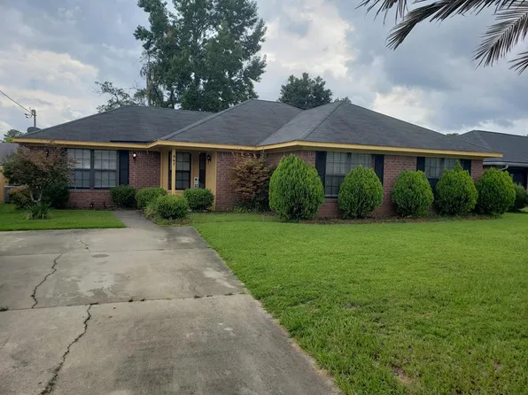 867 Birchwood Ln, Hinesville, GA 31313
