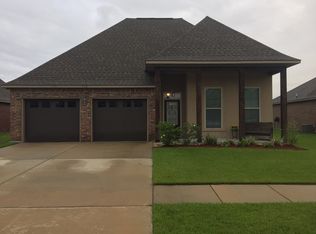 212 Woodhaven Rd, Youngsville, LA 70592