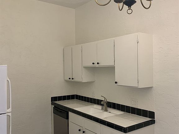 5th image of 228 1/2 S Fuller Ave