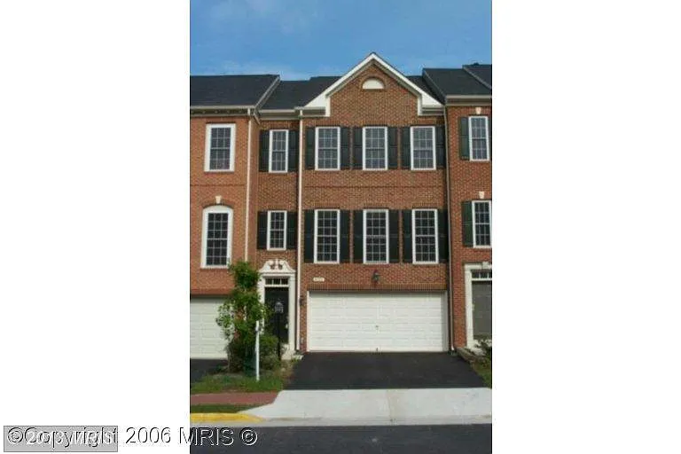 8020 Samuel Wallis St photo 1
