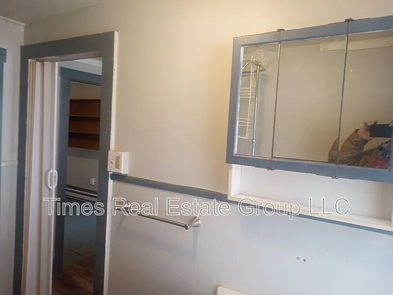 206 W Railroad St — Photo 2