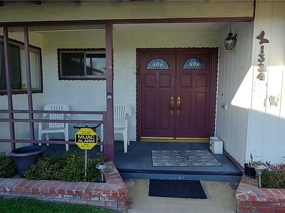 3rd image of 1324 W Rosewood Ct