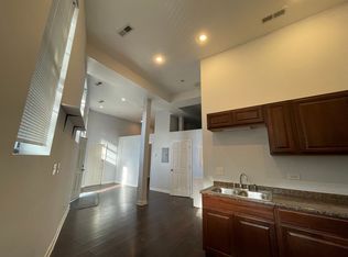 2409 S Hoyne Ave #101, Chicago, IL 60608