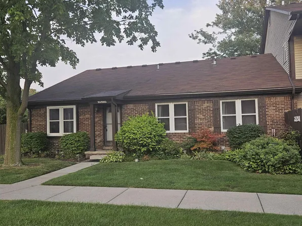 35279 Bristlecone Dr, Clinton Township, MI 48035
