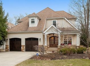 635 Hunter Rd, Glenview, IL 60025