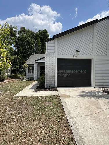 916 Robinhood Ct Photo 1