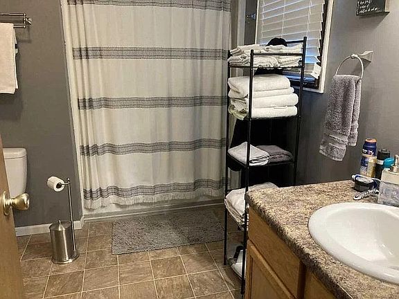 Master bathroom w/ large tub