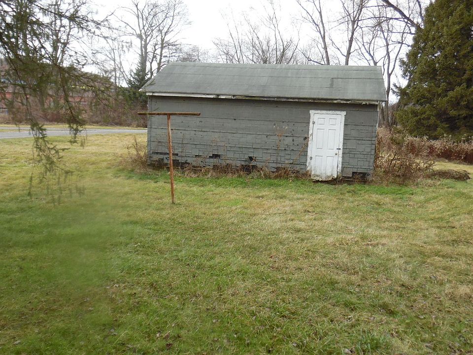 2nd image of 457 W Dubois Ave