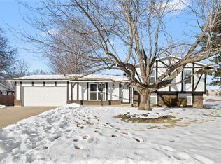 2 Blackwood Ln, Saint Peters, MO 63376