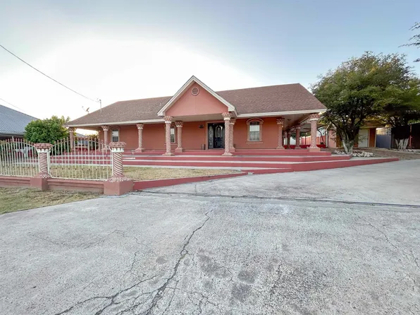 811 Zapata Ave, Zapata, TX 78076