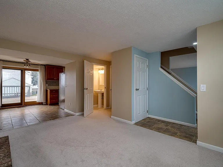 6978 Fallen Oaks Dr — Photo 10