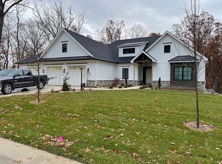 158 N Winterberry Dr, Valparaiso, IN 46385