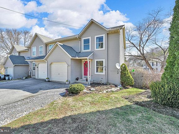 2nd image of 98 Dohner St