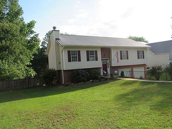 3rd image of 3405 Rockford Dr