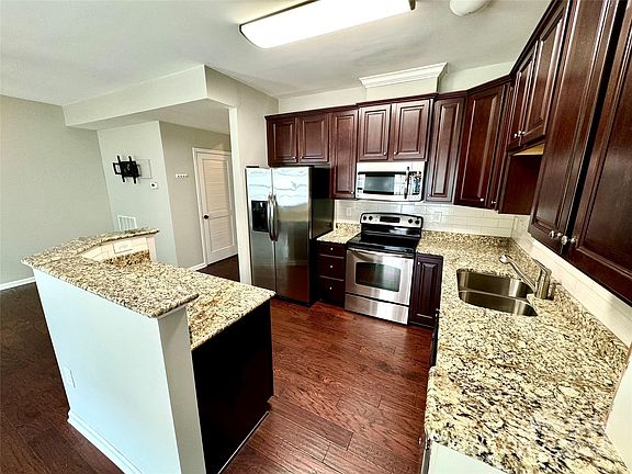 5th image of 7326 Copper Beech Trce