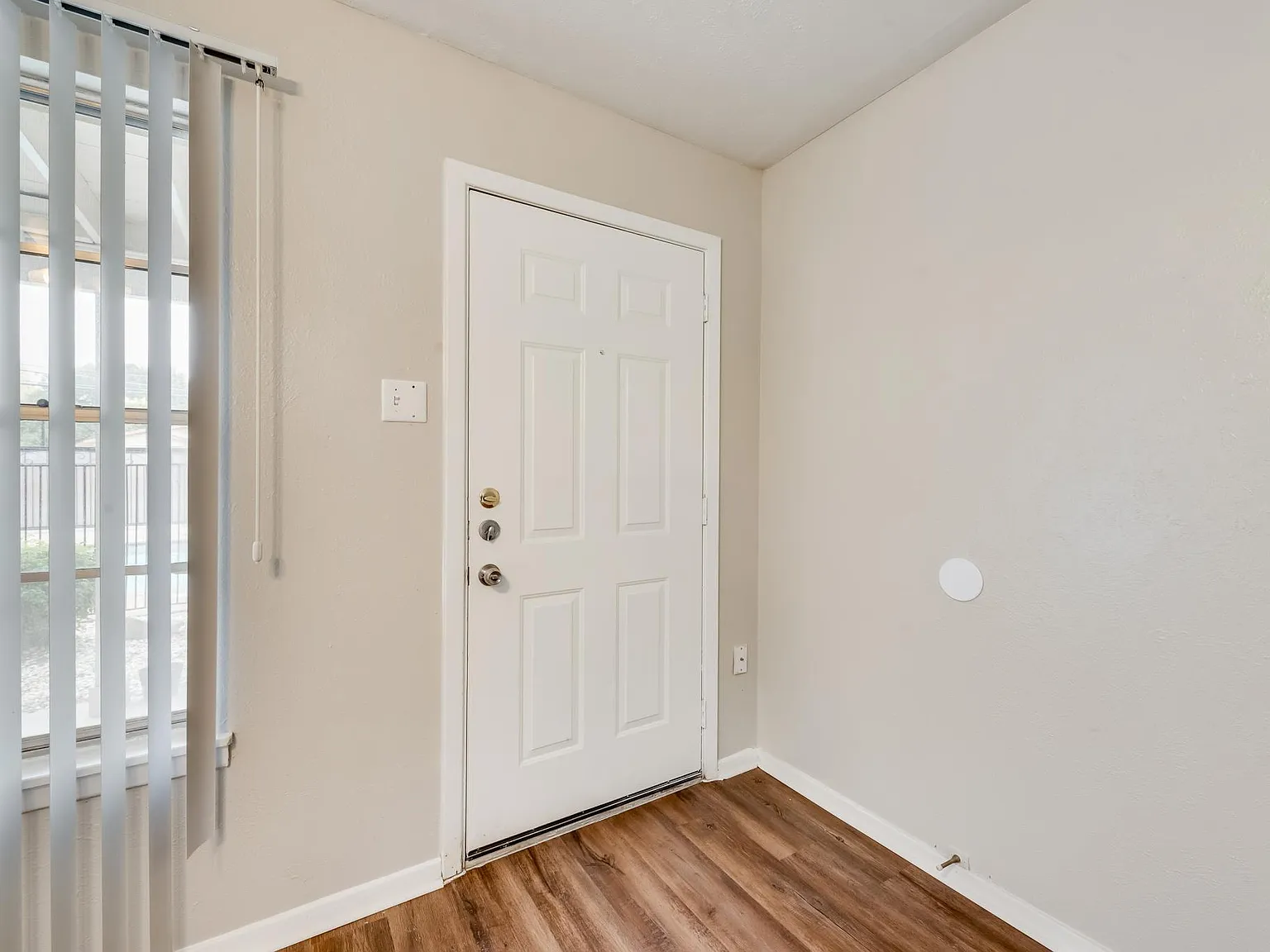 7102 Glenview Dr — Photo 2