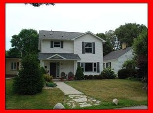 5742 N Sunset Ln, Glendale, WI 53209