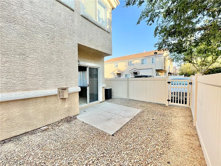 89 Dow Jones St #3 — Photo 22