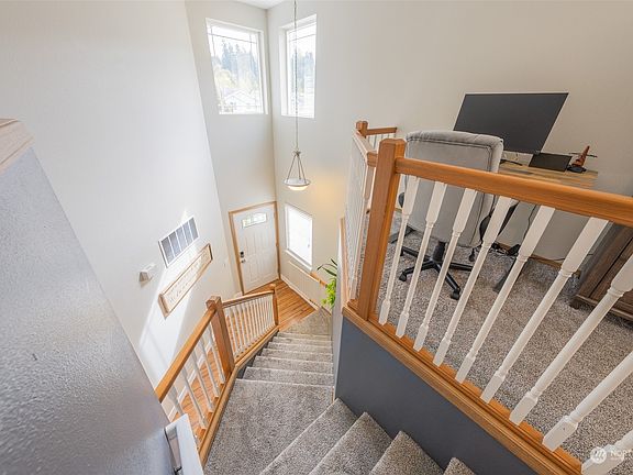 5th image of 10913 185th Avenue E