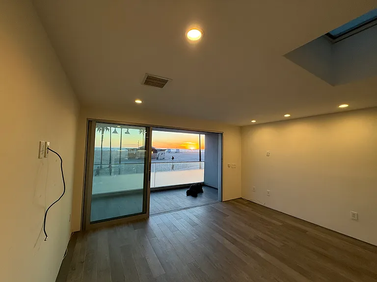 1309 S Ocean Front Walk #A — Photo 8