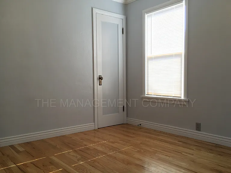 576 Addison Ave W — Photo 21