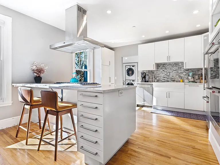 77 William St #2 — Photo 17