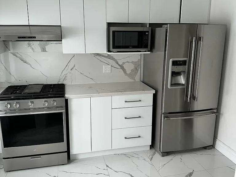 9 Roycrest Ave #ROOM — Photo 7