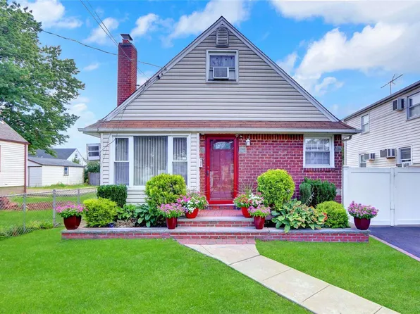 111 Jacob Street, Elmont, NY 11003
