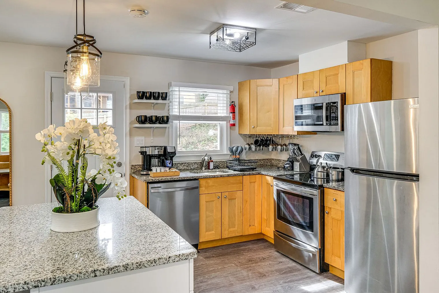 4 bed, 2.0 bath, 1593 sqft, $3,593 — Photo 3