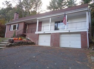 62 Ridgewood Dr, Russell, MA 01071
