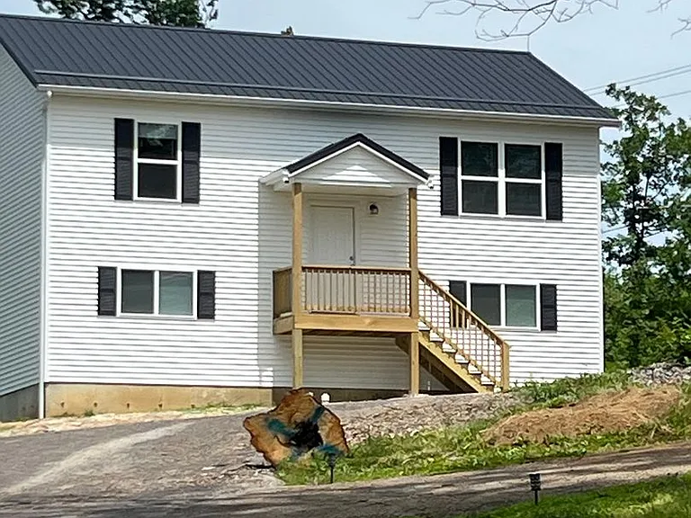 466 London Ct — Photo 1
